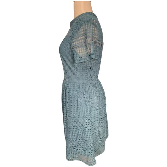 Francesca's Blue Lace Short SleeveDress Zip Back High Neck Size Large Stunning - Picture 3 of 11